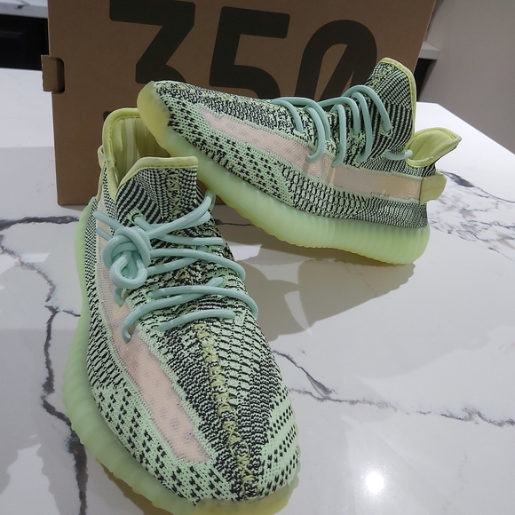 NWT YEEZY 350 V2 YEEZREEL DEADSTOCK SIZE 10.5 - Picture 5 of 8